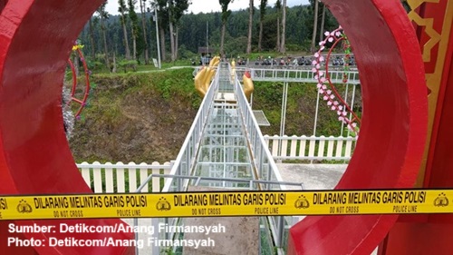 jembatan kaca pecah